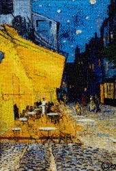TERRAZA DE CAFÉ POR LA NOCHE